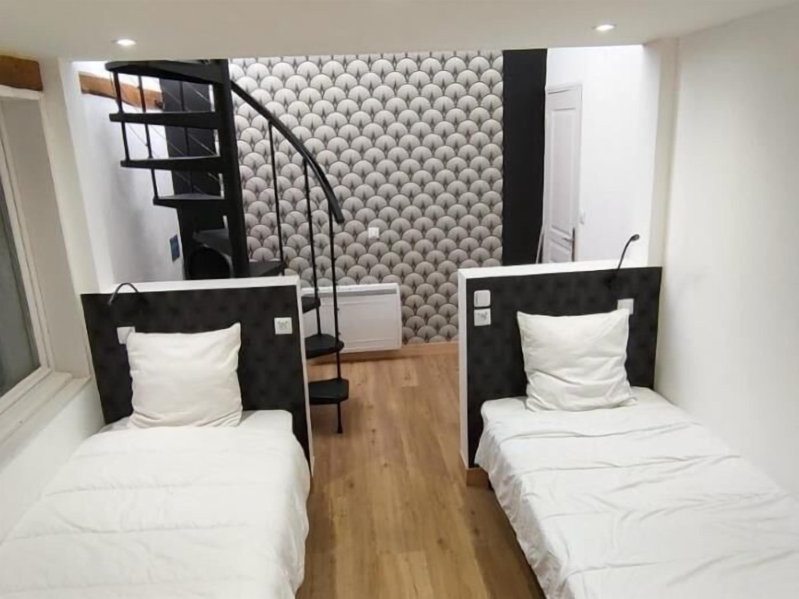 4 chambres, fer et planche à repasser, accès Internet