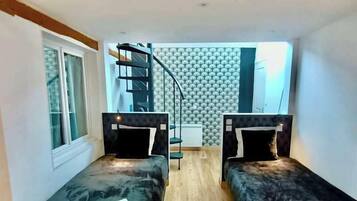 4 bedrooms, iron/ironing board, WiFi