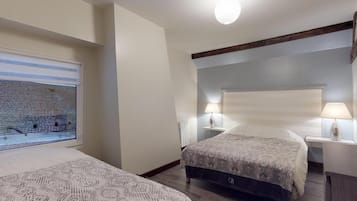 4 bedrooms, iron/ironing board, Internet