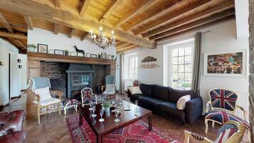 TV, fireplace, stereo, offices