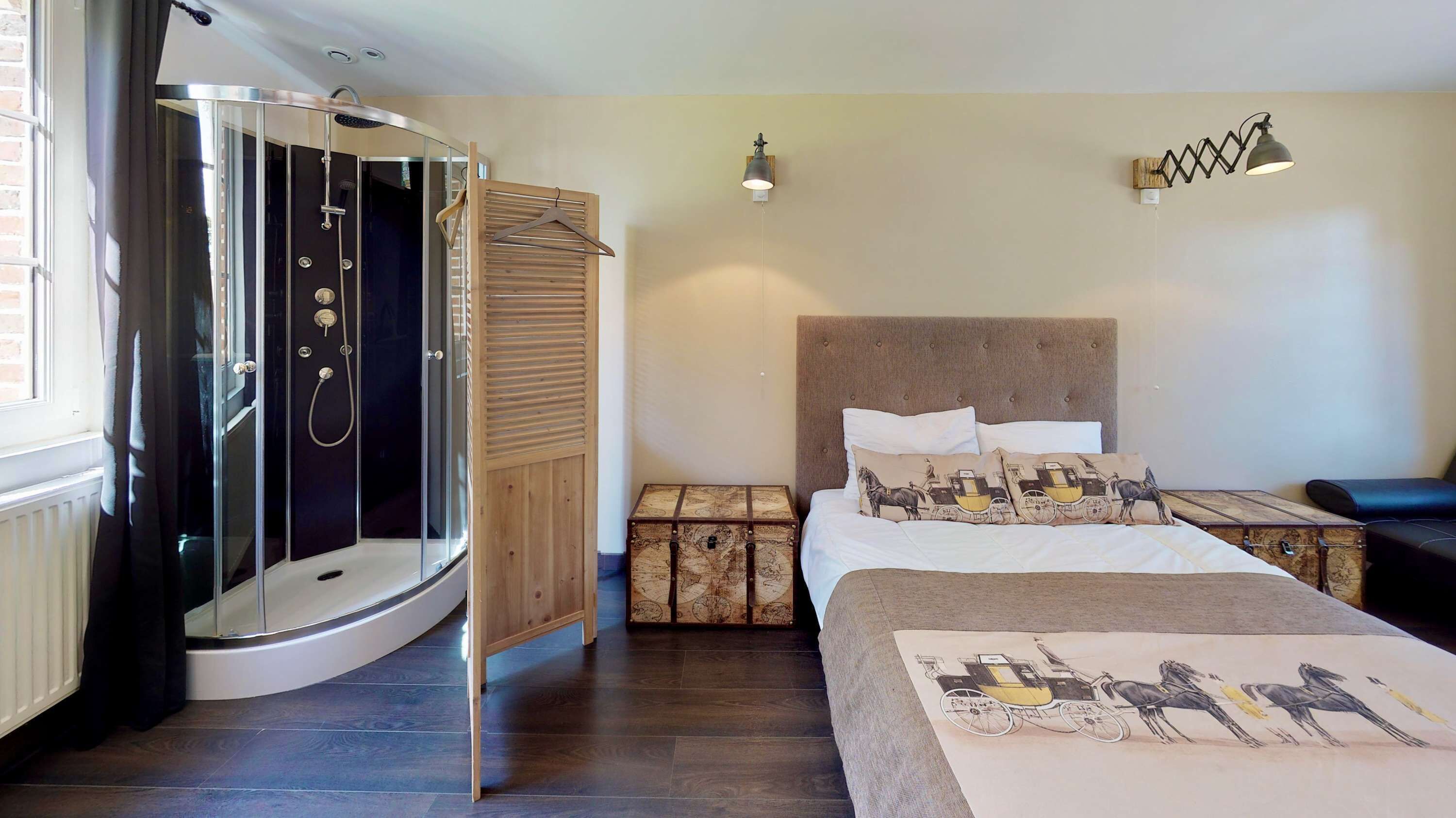 5 slaapkamers, een strijkplank/strijkijzer, wifi