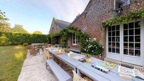 屋外ダイニングエリア