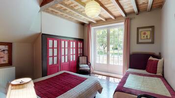 5 bedrooms, iron/ironing board, internet