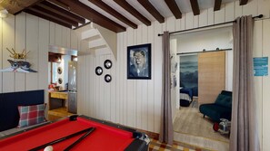 Game room - Cour du Paradis 8 Pers ancienne épicerie rénovée (Villedieu-les-Poêles)