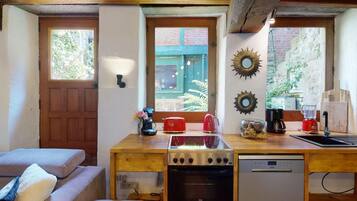 Refrigerador, microondas, horno y lavavajillas