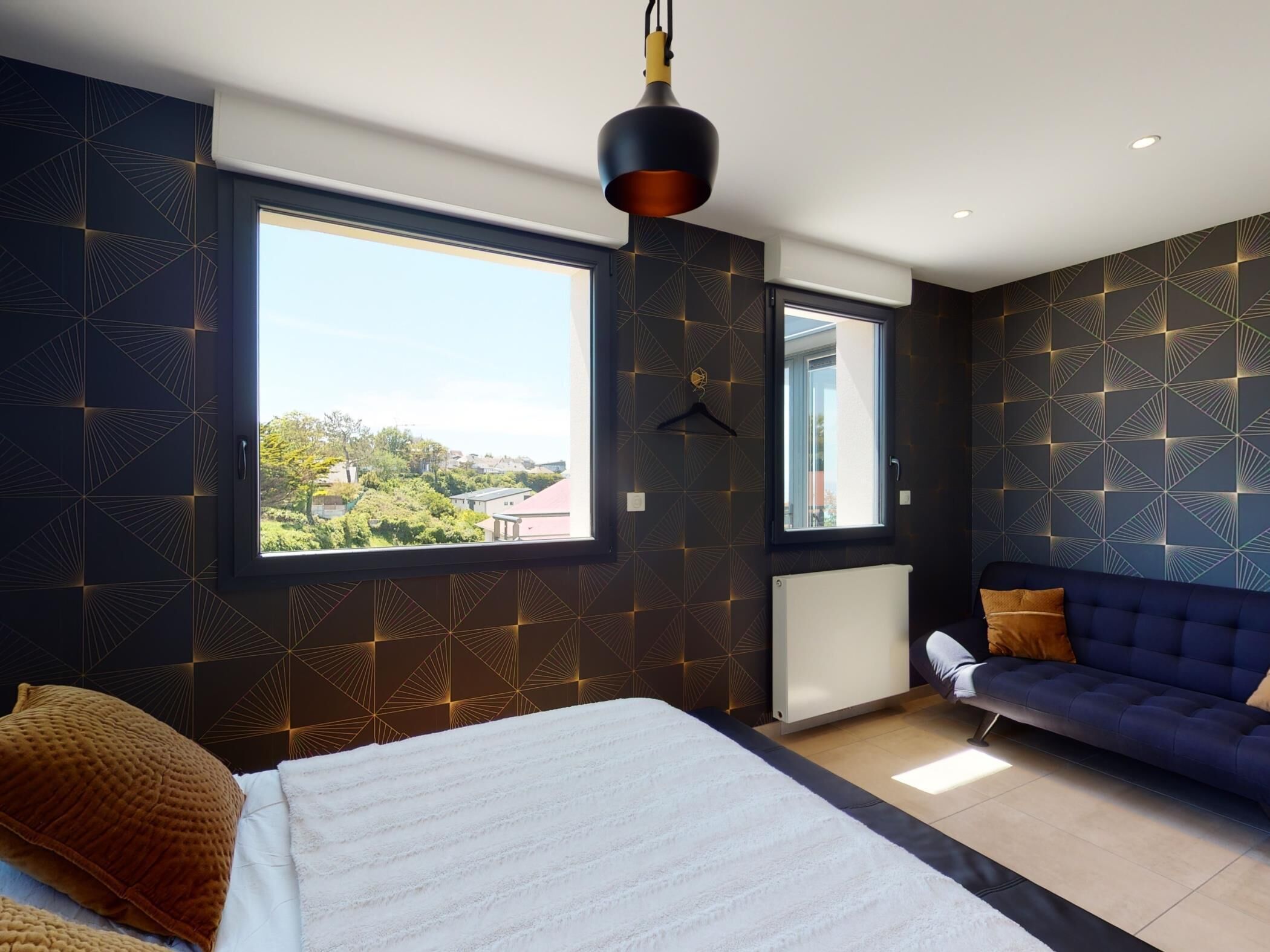 5 slaapkamers, een strijkplank/strijkijzer, internet