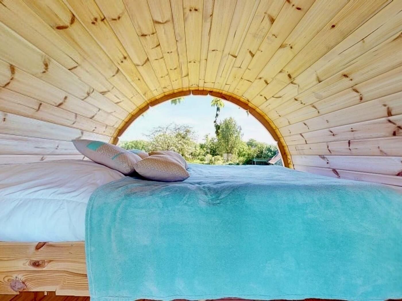 6 bedrooms, iron/ironing board, internet