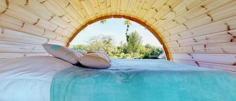 6 habitaciones, tabla de planchar con plancha y internet