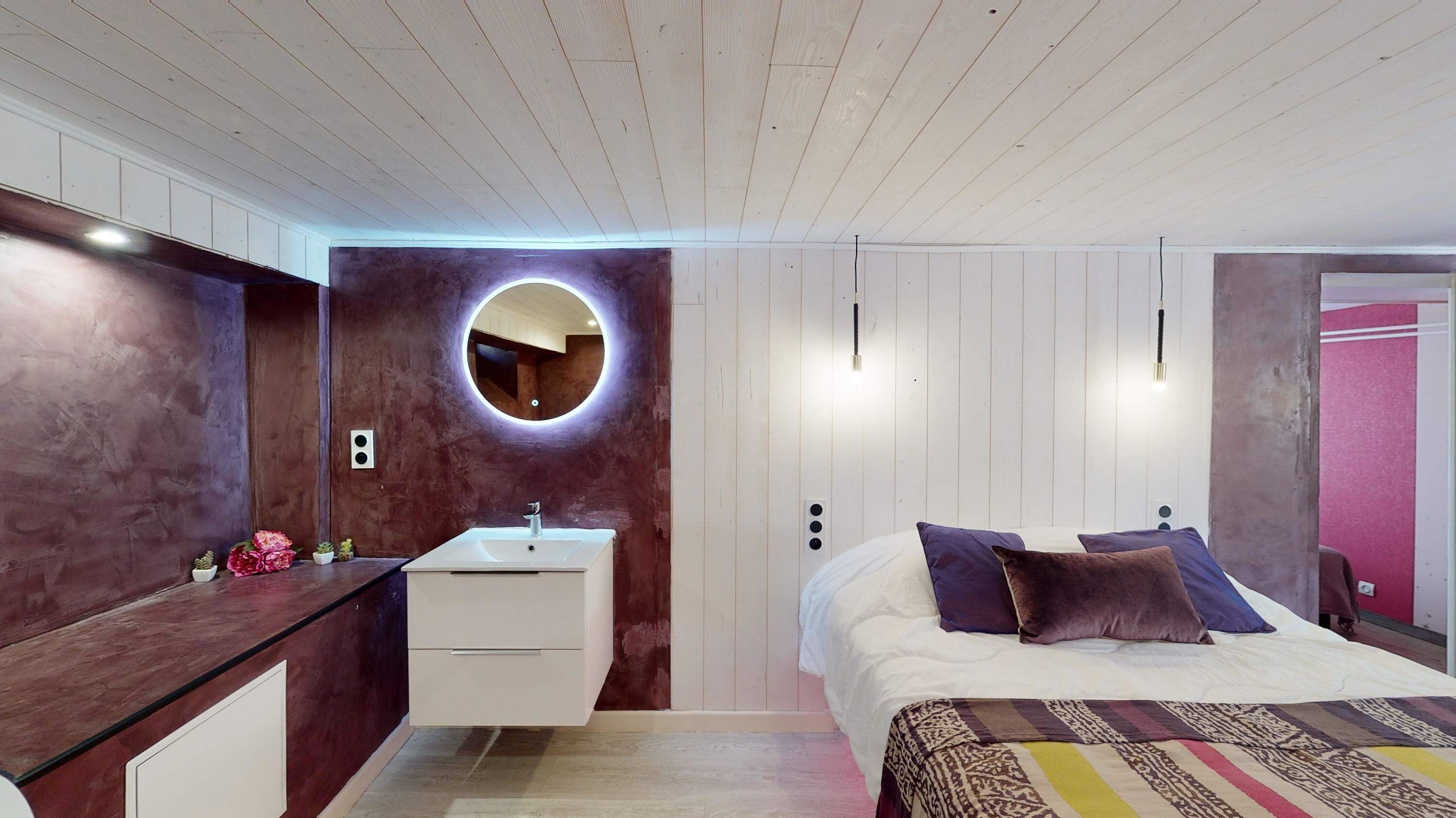 6 bedrooms, iron/ironing board, WiFi