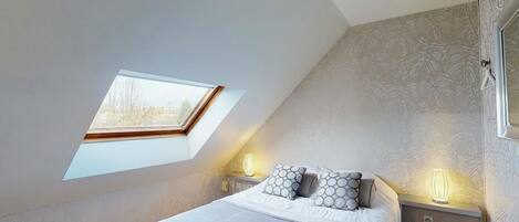 6 bedrooms, iron/ironing board, WiFi