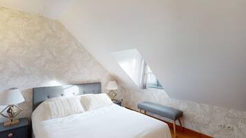 6 bedrooms, iron/ironing board, Internet