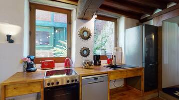Fridge, microwave, oven, dishwasher