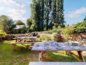 Outdoor dining - Villa + Cour Paradis 22 pers 2 Cottage : billiards, 20 min sea (Villedieu-les-Poêles)