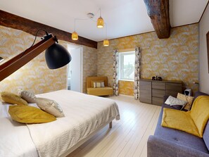 7 slaapkamers, een strijkplank/strijkijzer, internet