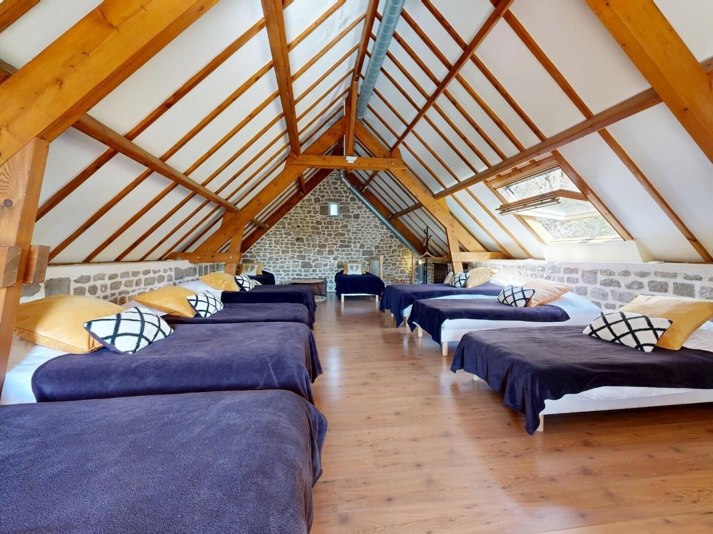 9 bedrooms, WiFi