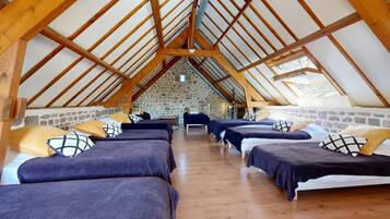 9 bedrooms, WiFi