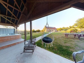 Outdoor dining - Chaignonnières Roulotte 19 people 2 Cottage : spa 15min sea (La Chaise-Baudouin)