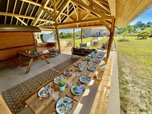 Outdoor dining - Chaignonnières Roulotte 19 people 2 Cottage : spa 15min sea (La Chaise-Baudouin)
