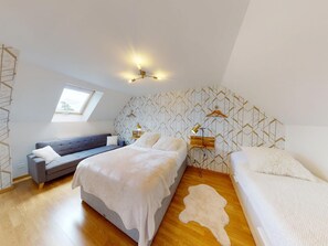 7 bedrooms, iron/ironing board, Internet
