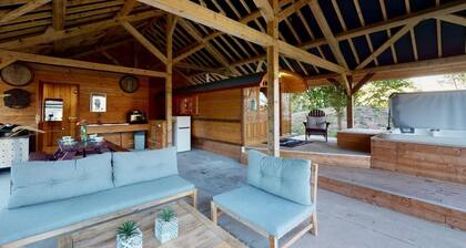 ChaignonniĂšres Roulotte 19pers 2 GĂźtes : jacuzzi 15min mer