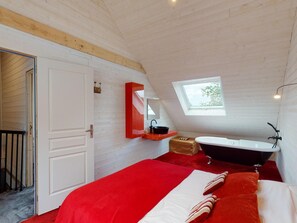 7 bedrooms, iron/ironing board, internet