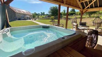 Bain à remous extérieur