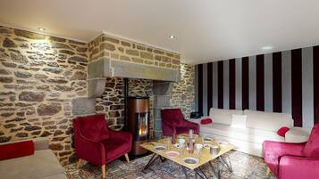 TV, table tennis, stereo