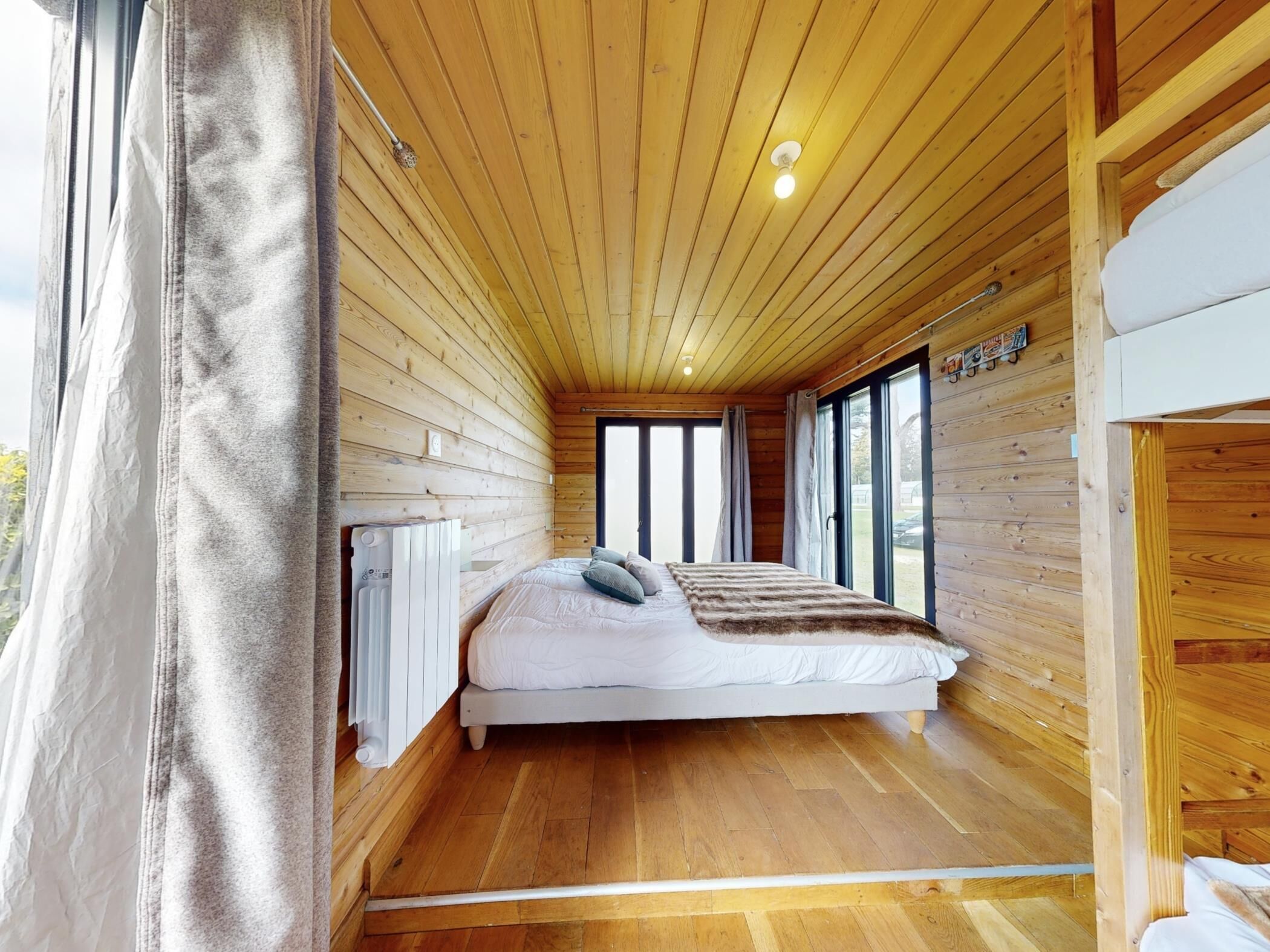 9 室のベッドルーム、アイロン / アイロン台、インターネット