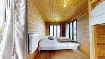 9 bedrooms, iron/ironing board, internet