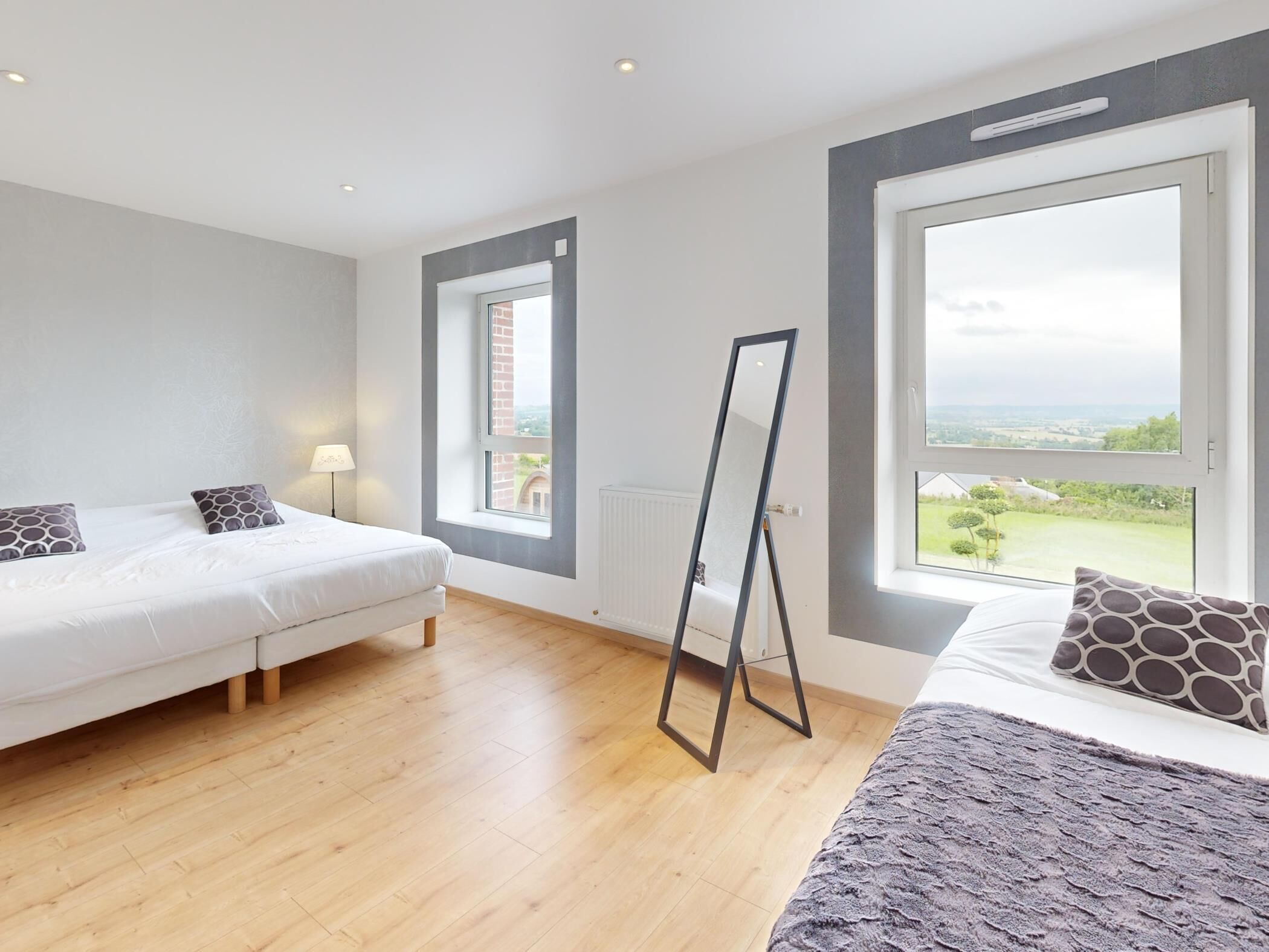 8 habitaciones, tabla de planchar con plancha y internet 