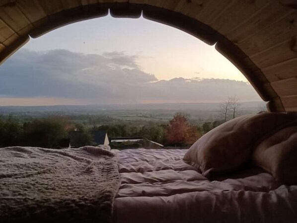 8 chambres, fer et planche à repasser, accès à Internet