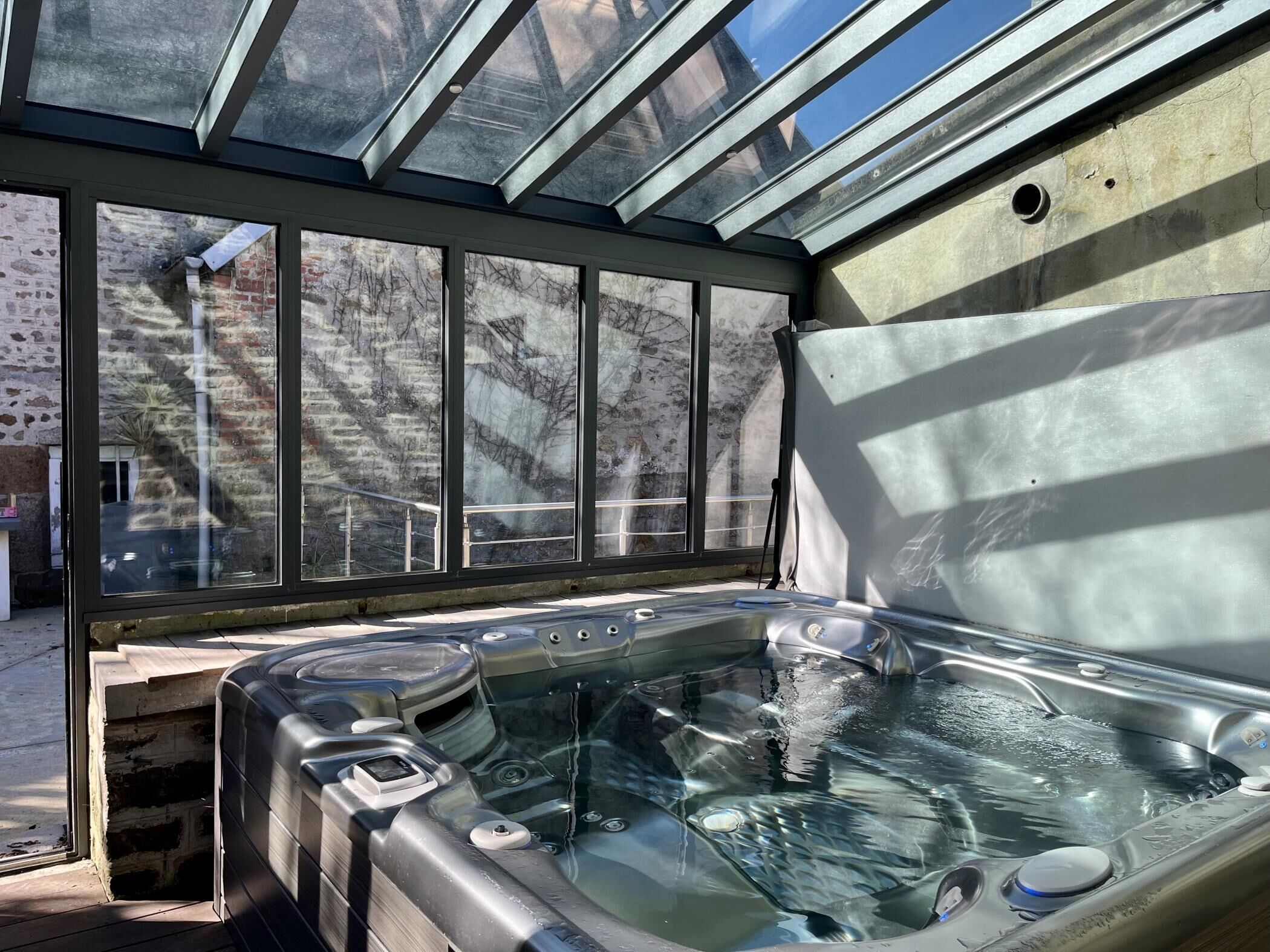 Indoor spa tub