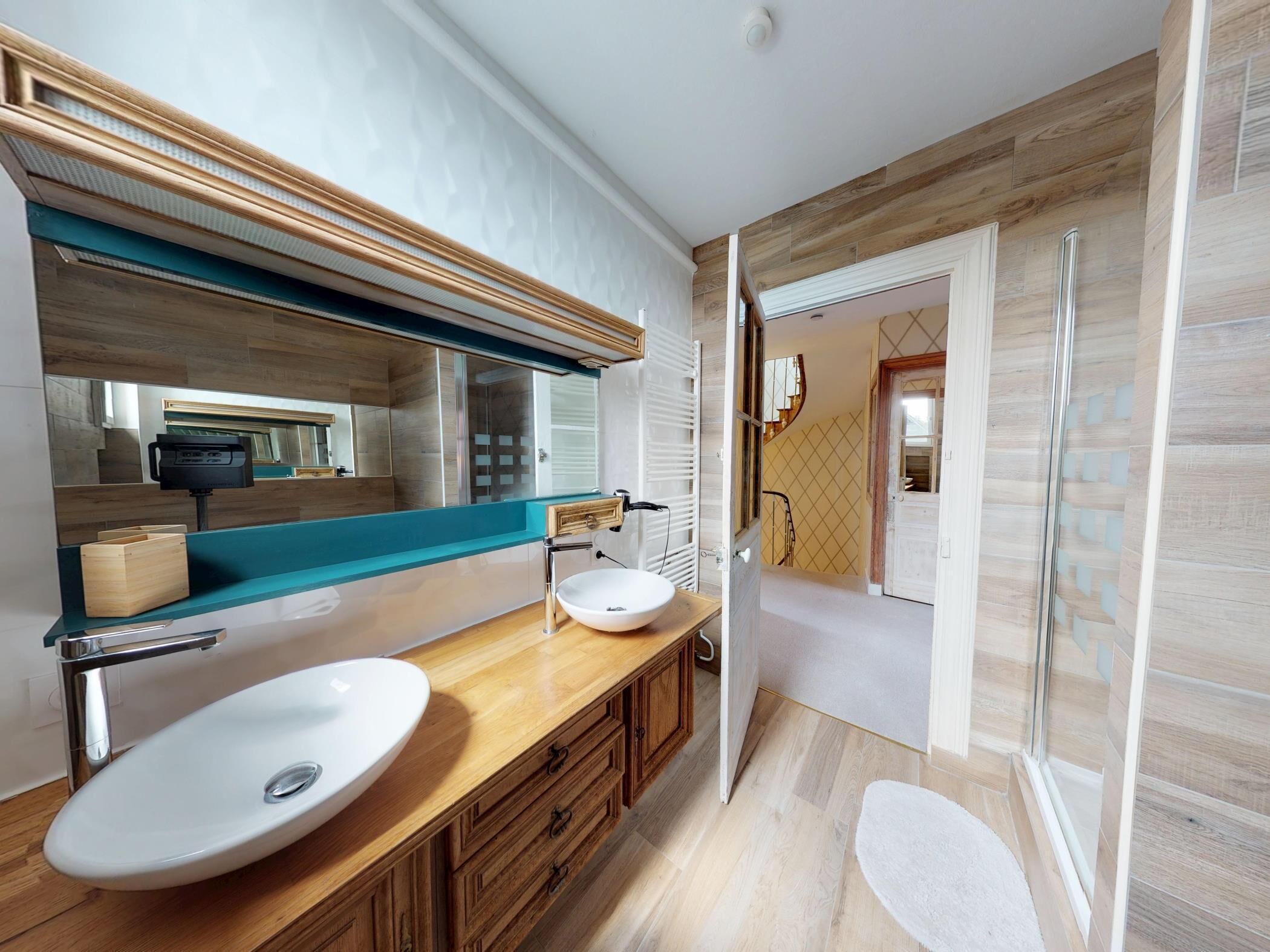 Bathtub, hair dryer