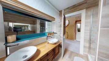 Bathtub, hair dryer