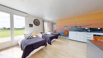 8 bedrooms, Internet