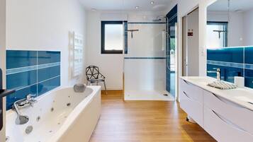 Bathtub, hair dryer, towels