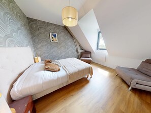 8 Schlafzimmer, Internetzugang