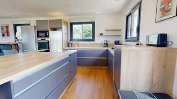 Kühlschrank, Mikrowelle, Ofen, Geschirrspüler