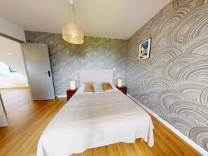 8 bedrooms, Internet - Concorde Aérogare 25 people 2 Cottage : jacuzzi baby airhockey (La Haye-Pesnel)