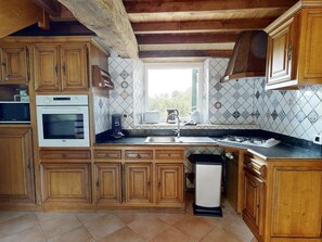 Kühlschrank, Mikrowelle, Ofen, Geschirrspüler