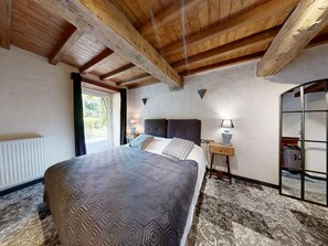 8 habitaciones y wifi