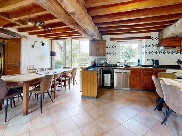 Réfrigérateur, micro-ondes, four, lave-vaisselle