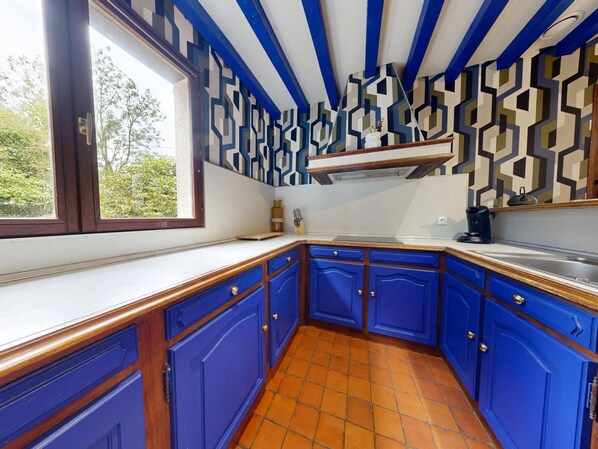 Kühlschrank, Mikrowelle, Ofen, Geschirrspüler