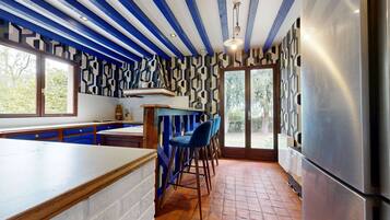 Réfrigérateur, micro-ondes, four, lave-vaisselle