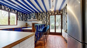 Kühlschrank, Mikrowelle, Ofen, Geschirrspüler