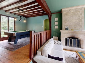 Fireplace, table tennis, stereo