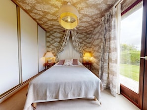 7 bedrooms, iron/ironing board, Internet