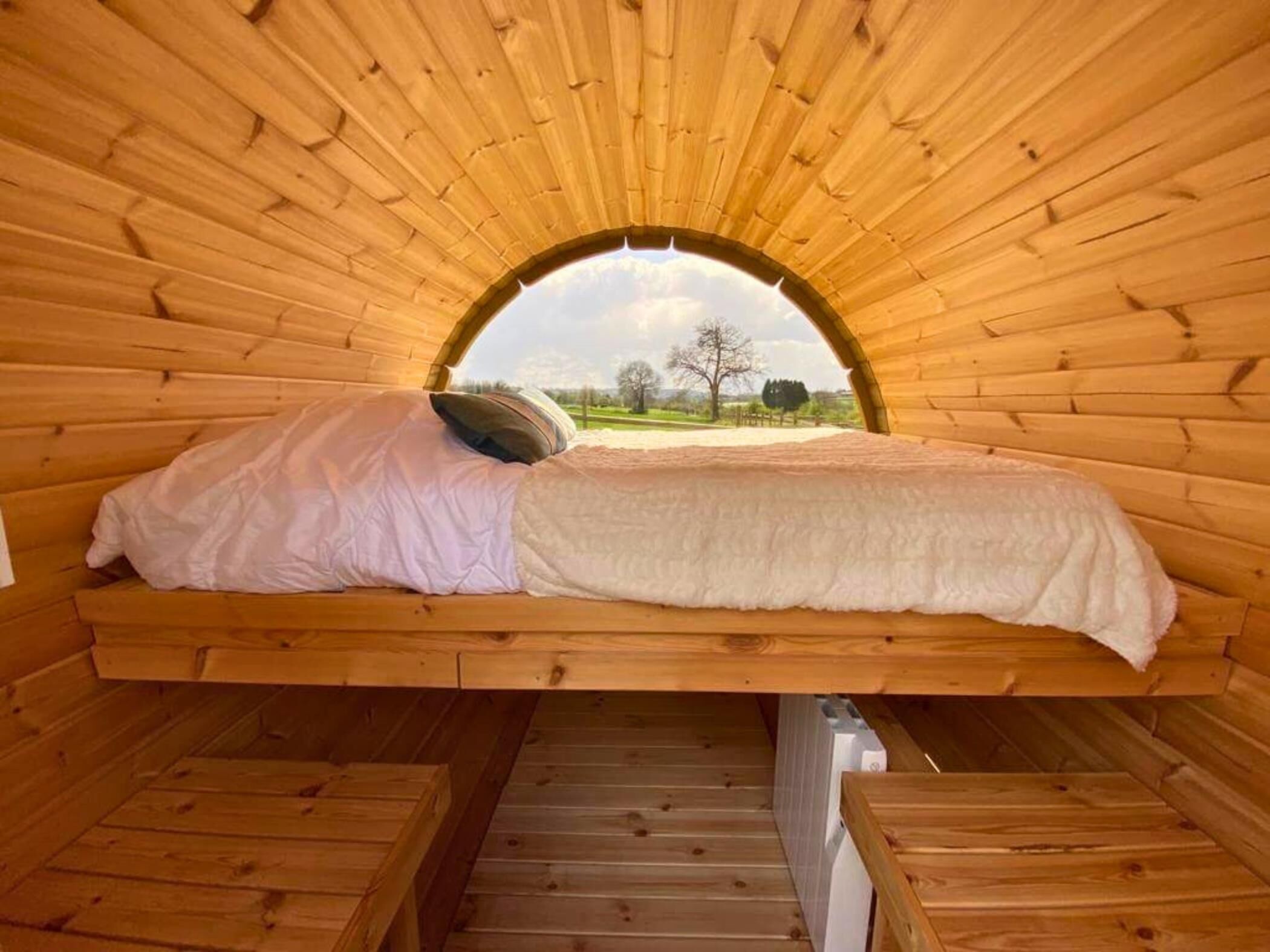 10 slaapkamers, een strijkplank/strijkijzer, wifi