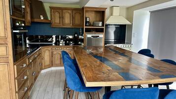 Réfrigérateur, micro-ondes, four, lave-vaisselle