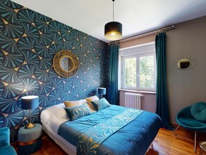 11 bedrooms, iron/ironing board, internet
